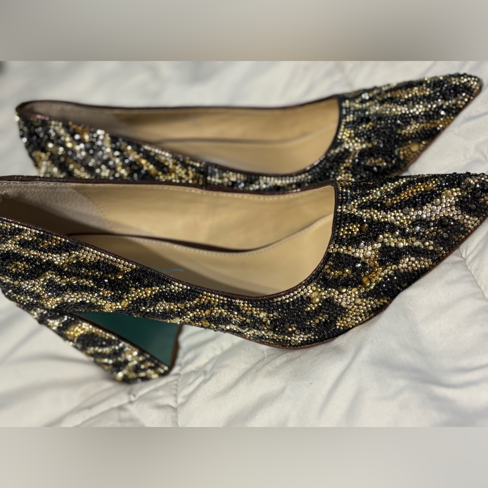 BETSEY JOHNSON STONED Elegant Black and Gold Leopard print Women's Heels